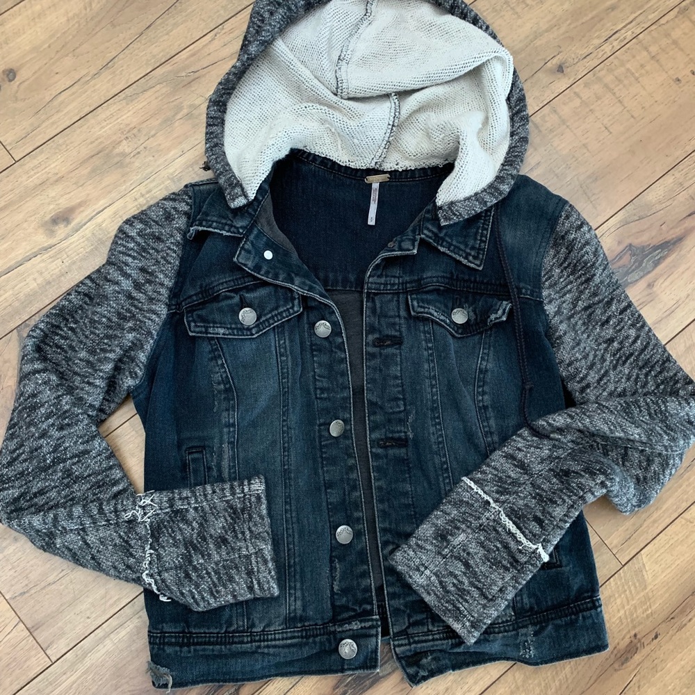 Free people denim jacket size xs.